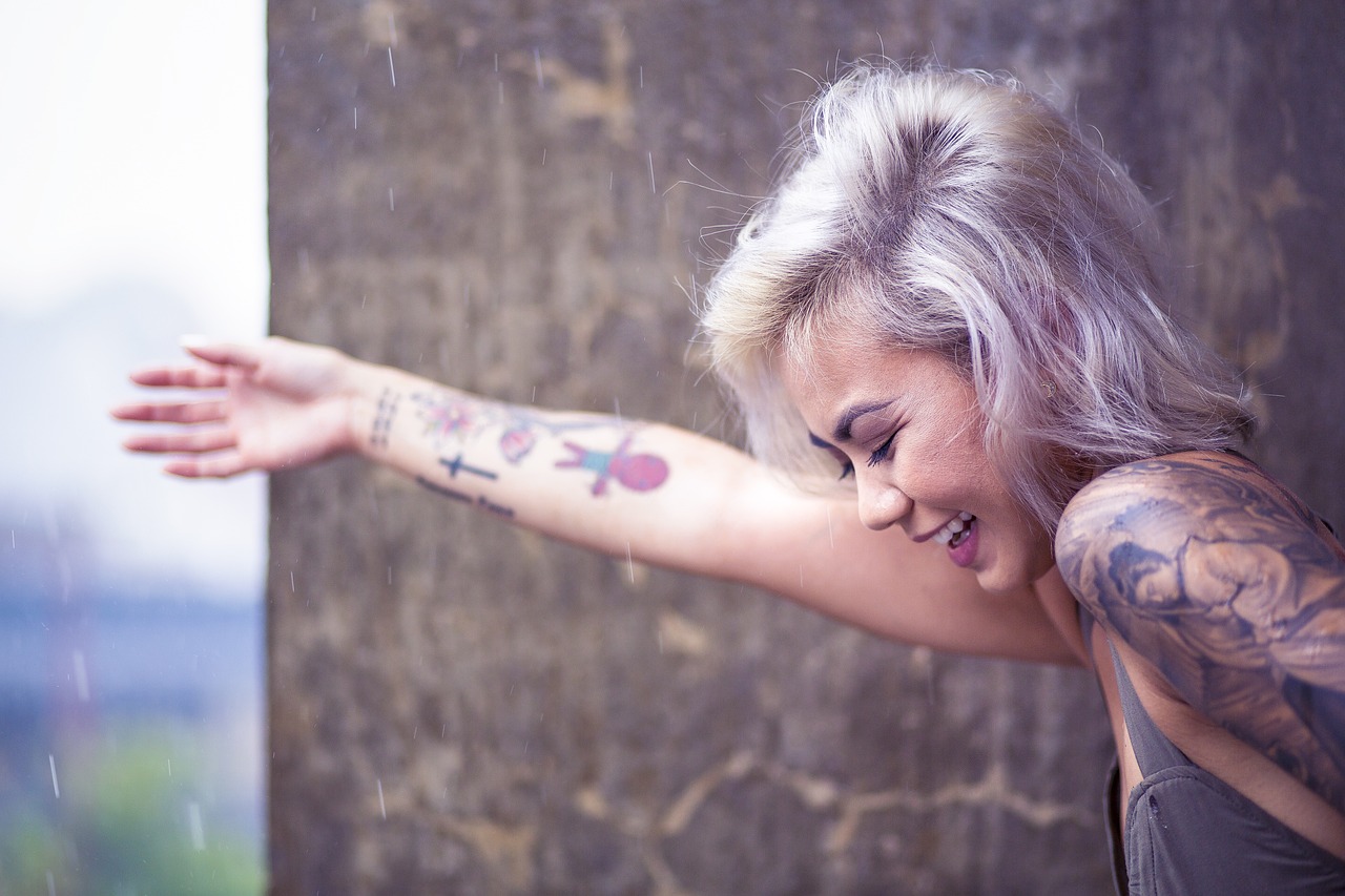 Alternative matches exploring subculture filters on Stella Amor
